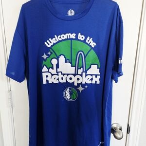 Dallas Mavericks Basketball Tshirt Size XL
